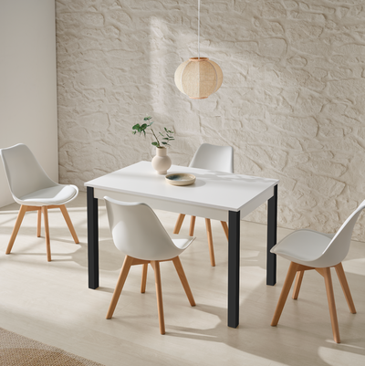 Mesa blanca con patas negras